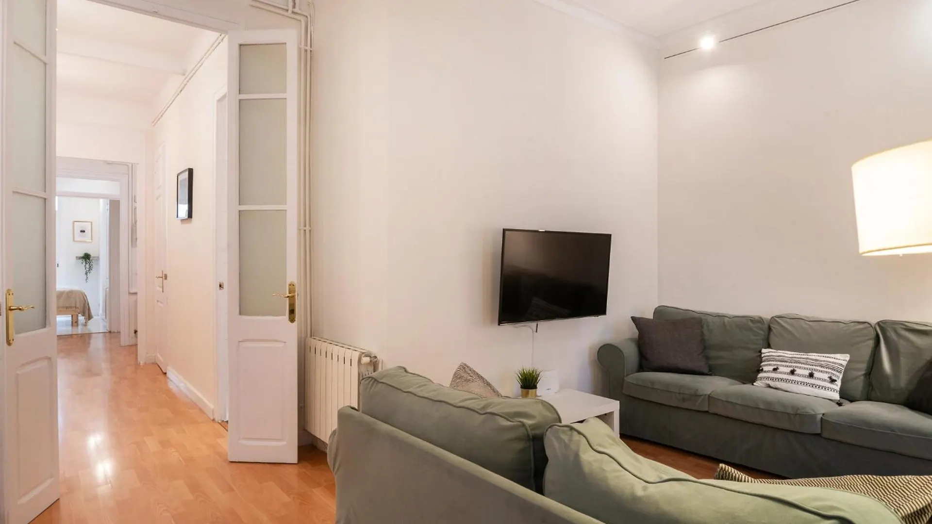 Experience Local Life In The Heart Of Gracia Apartment Barcelona Spain