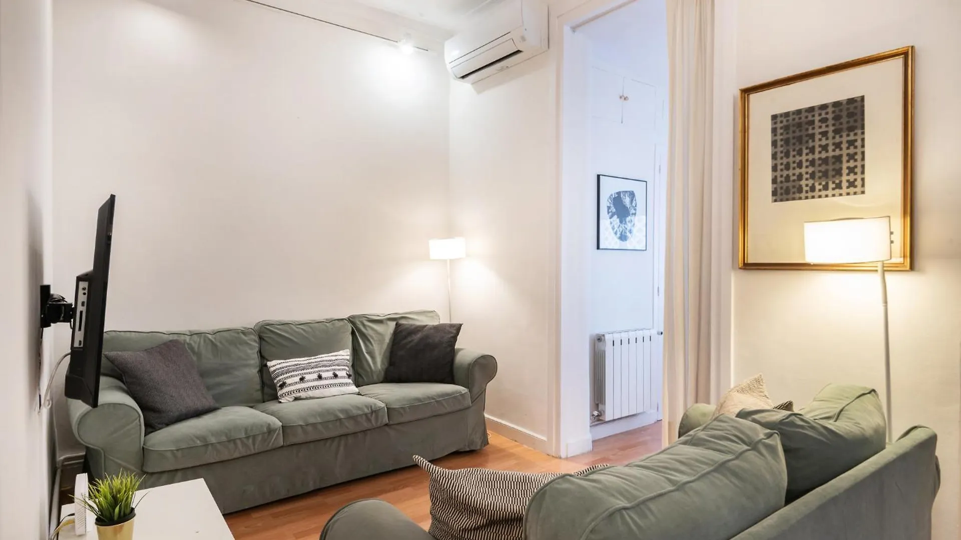 Experience Local Life In The Heart Of Gracia Apartment Barcelona