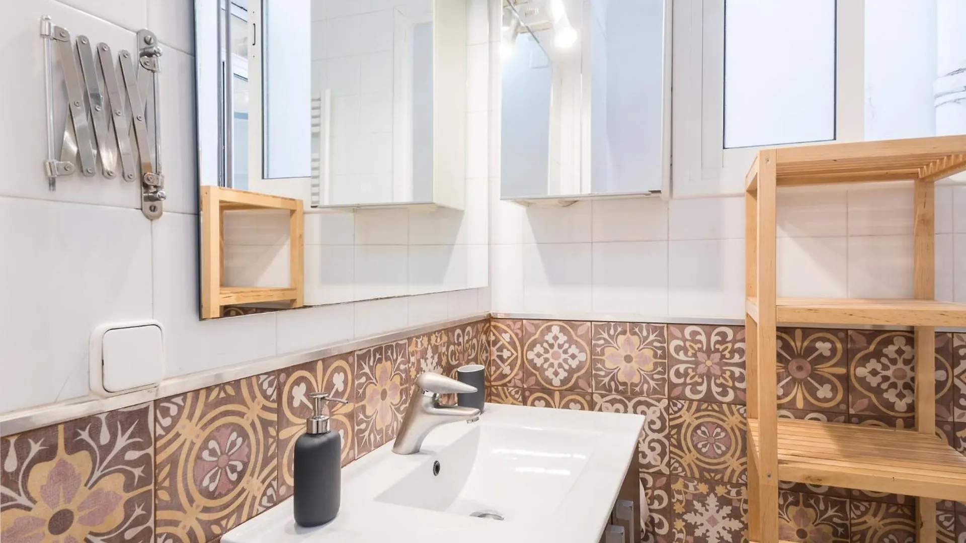 Experience Local Life In The Heart Of Gracia Apartment Barcelona 0*,