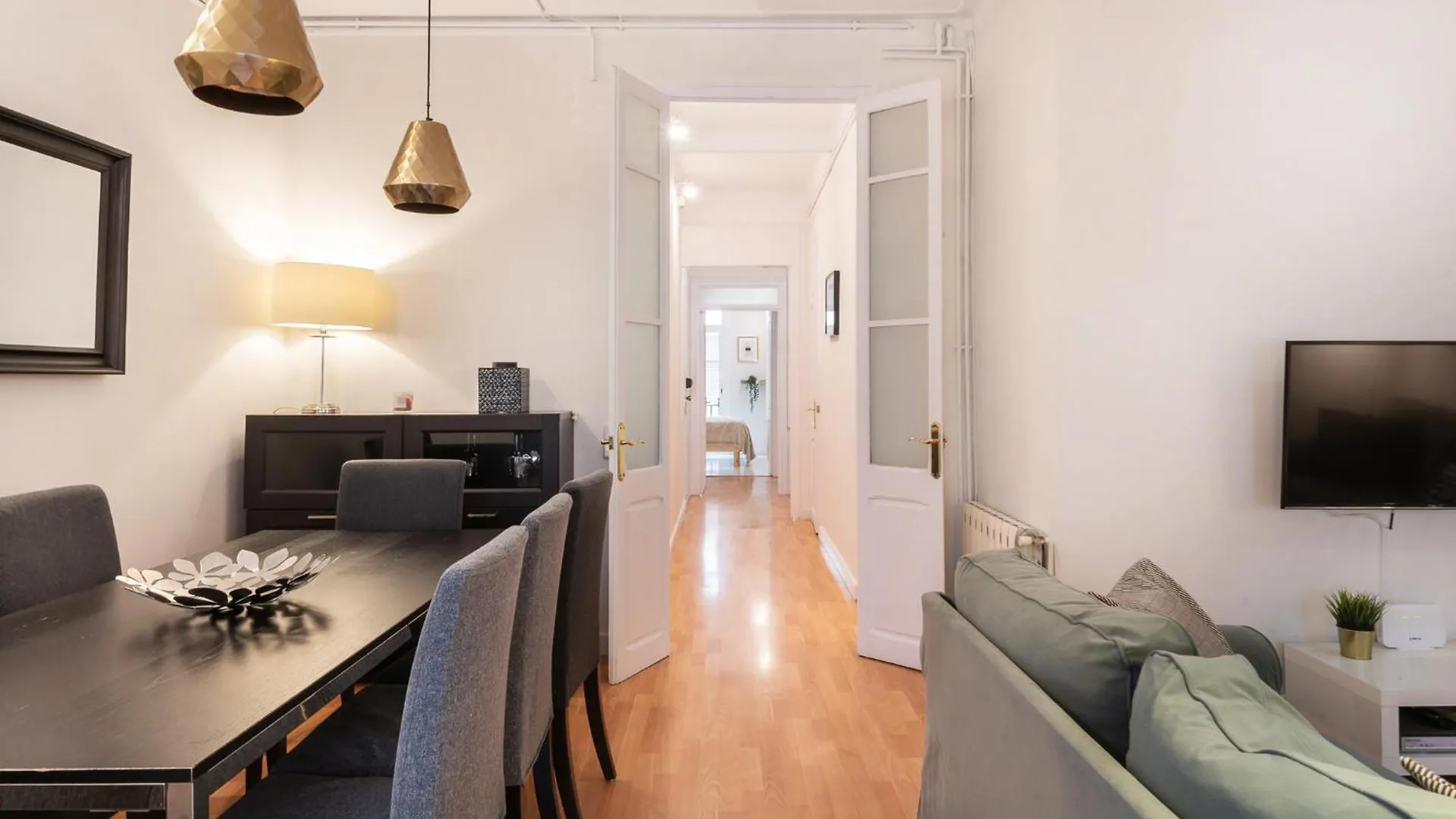 Experience Local Life In The Heart Of Gracia Apartment Barcelona Spain