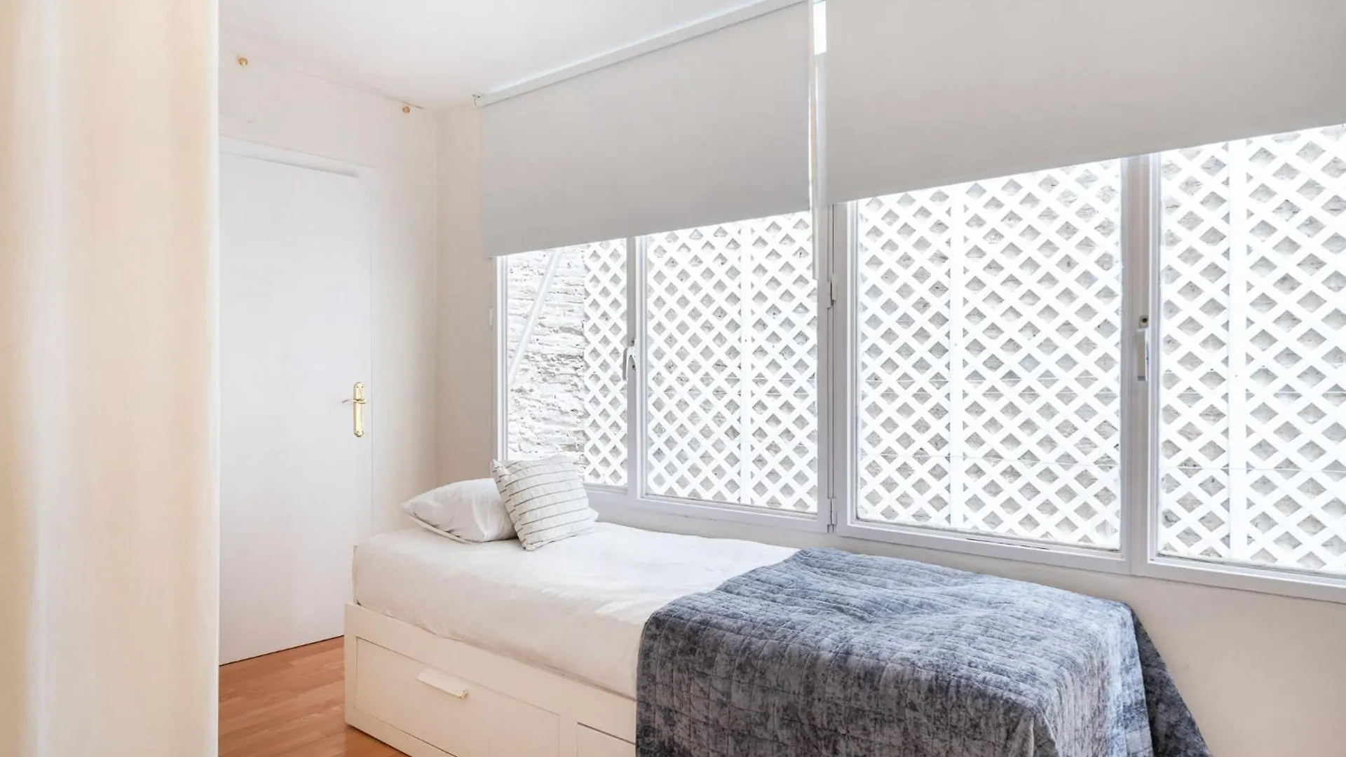 Experience Local Life In The Heart Of Gracia Apartment Barcelona 0*,  Spain