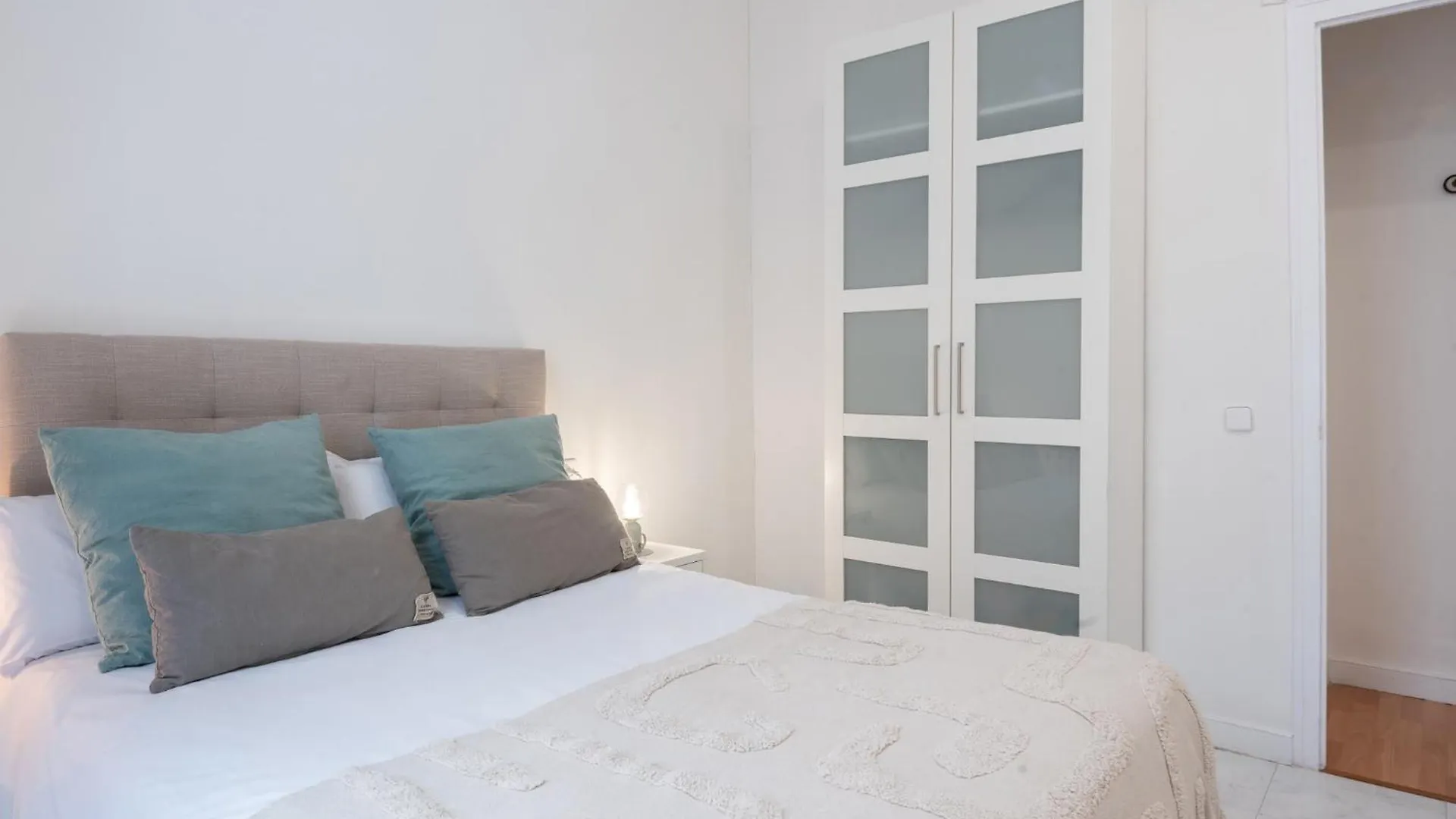 Experience Local Life In The Heart Of Gracia Apartment Barcelona 0*,  Spain